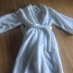 Vintage Neiman Marcus scalloped bath robe